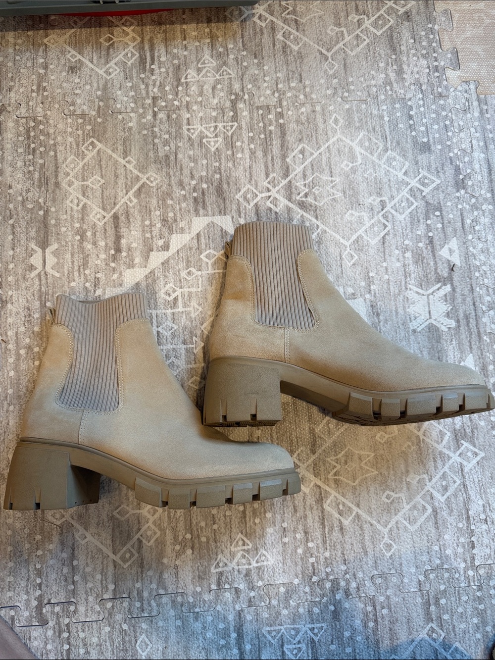 Beige Steve Madden Hayle suede heeled boots - Picture 2 of 3